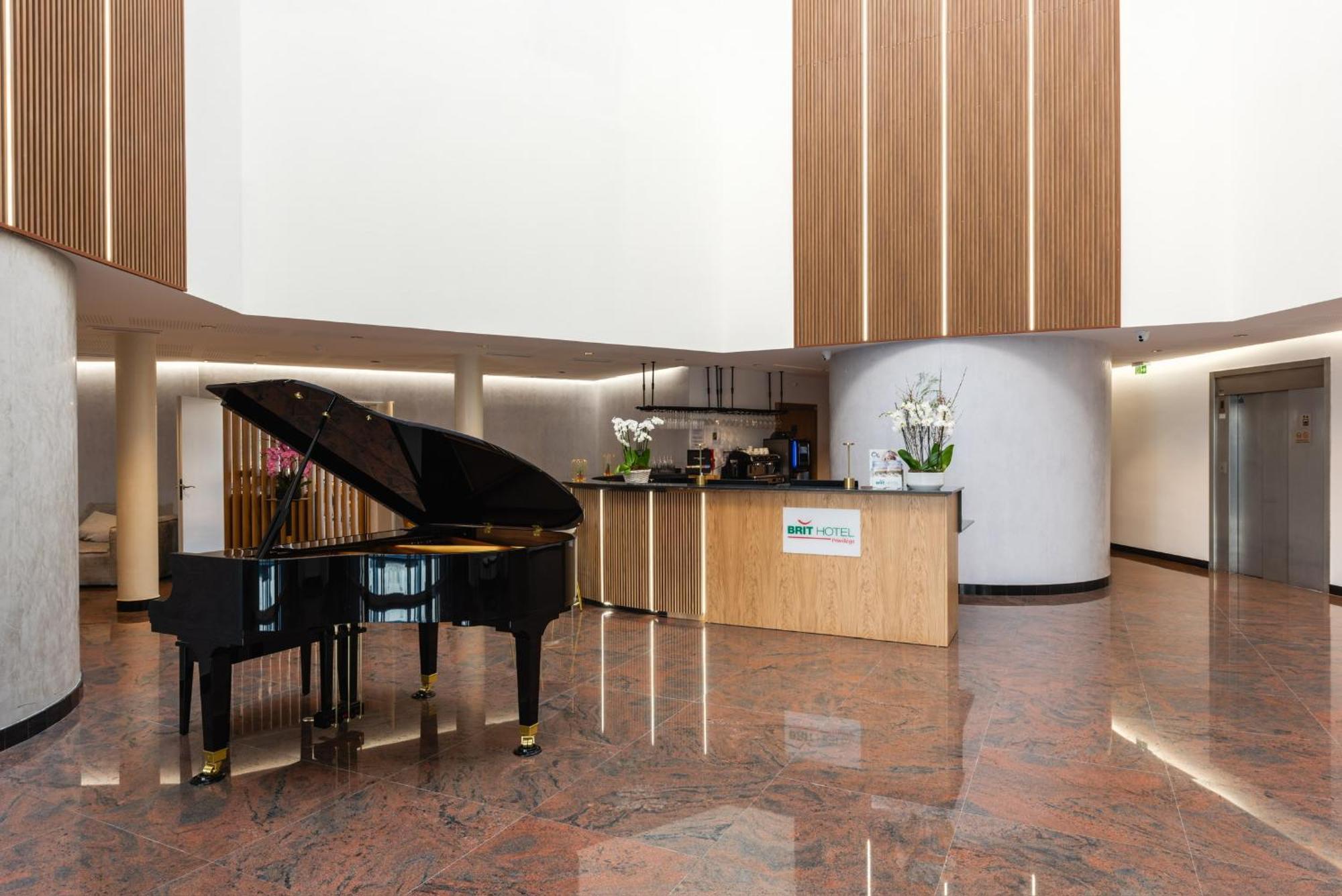 Brit Hotel Privilege Paris Rosny-Sous-Bois Exterior photo