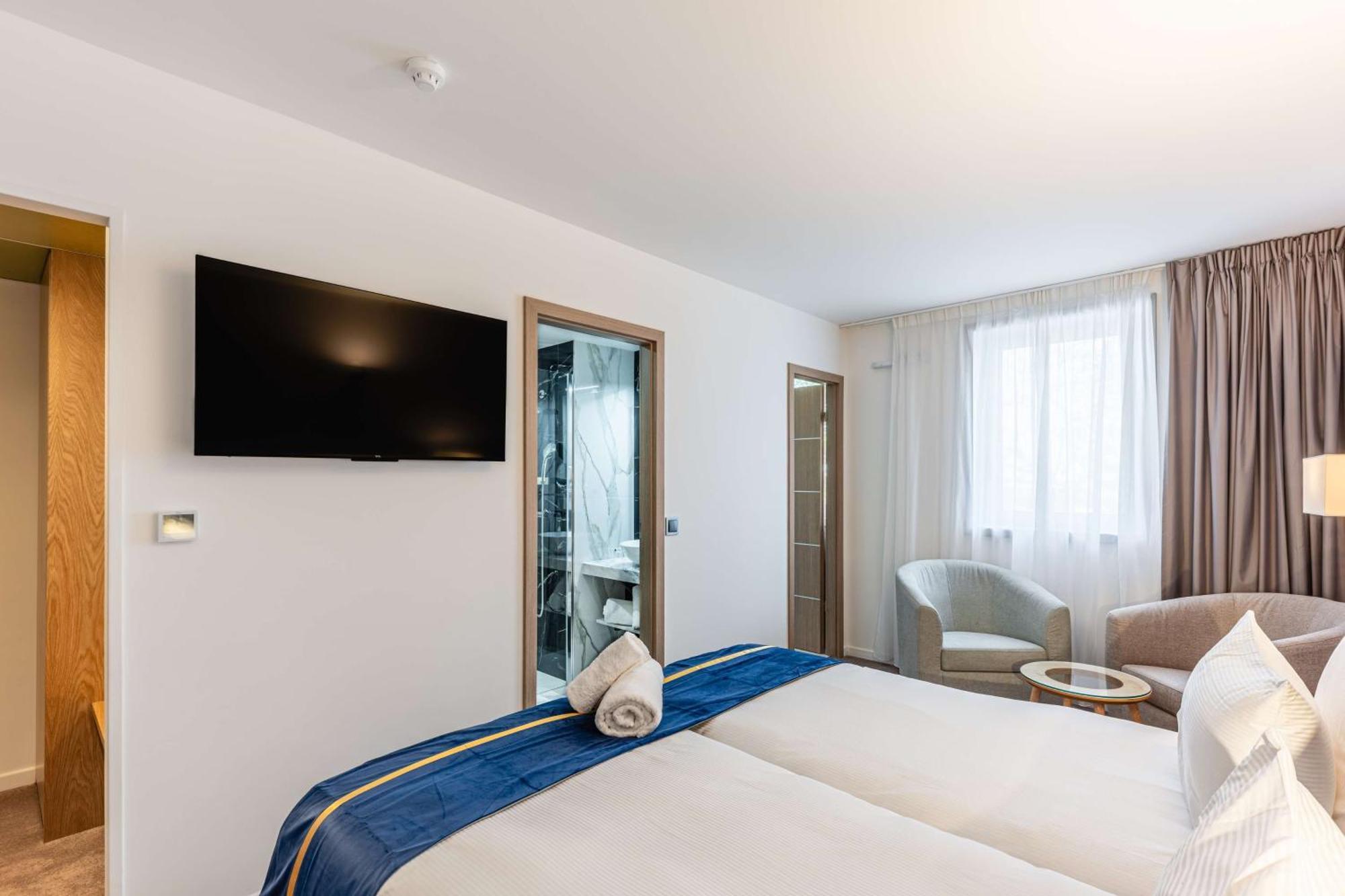 Brit Hotel Privilege Paris Rosny-Sous-Bois Exterior photo