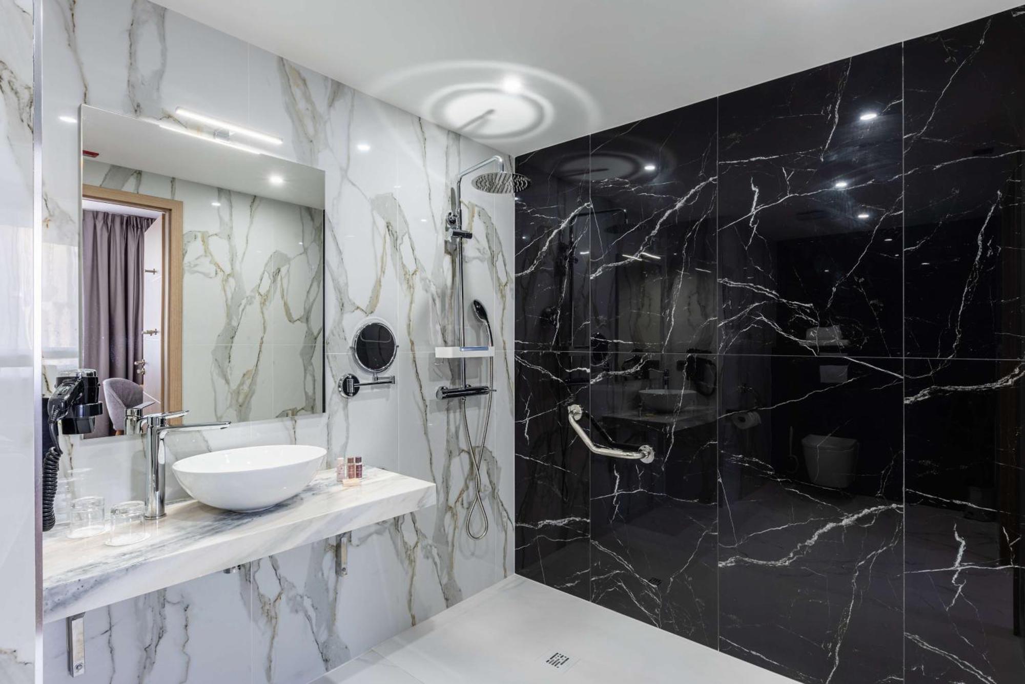 Brit Hotel Privilege Paris Rosny-Sous-Bois Exterior photo