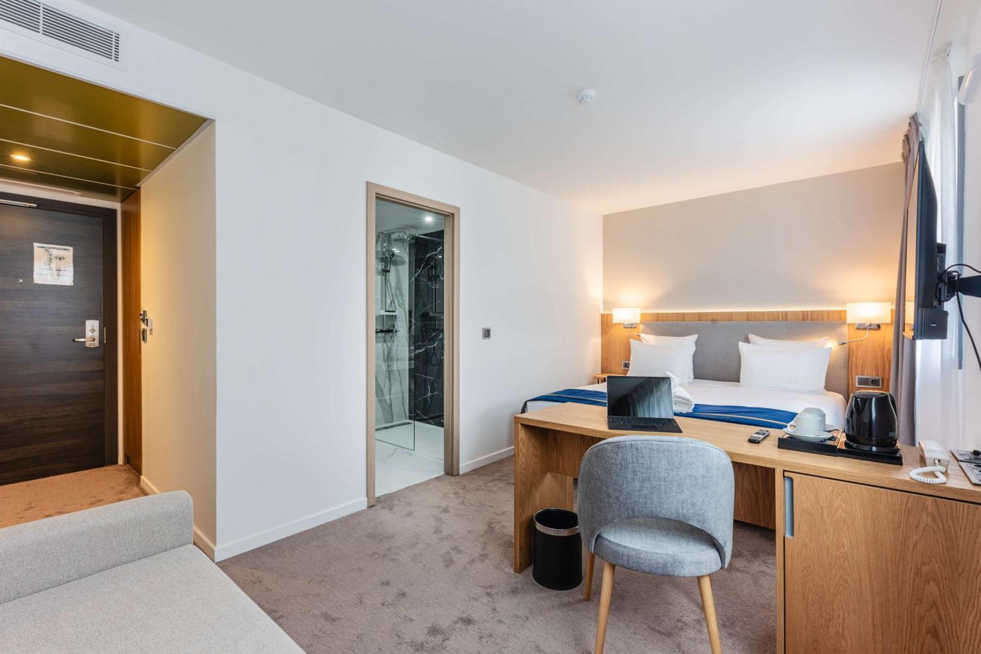 Brit Hotel Privilege Paris Rosny-Sous-Bois Exterior photo